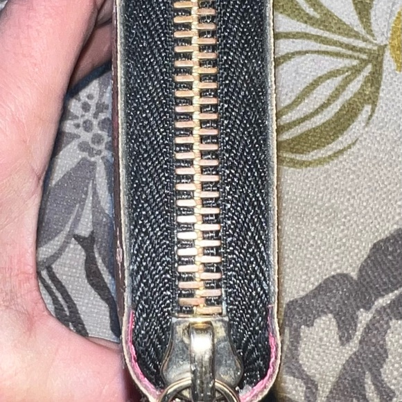 Louis Vuitton Black Multicolor Monogram Wallet. - Picture 4 of 15